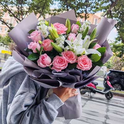 株洲11朵戴安娜粉玫瑰百合，与你一起追逐梦想