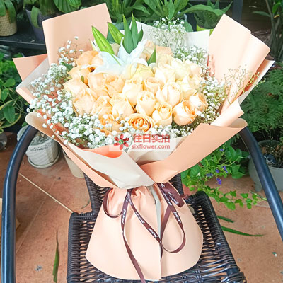 株洲33朵香槟玫瑰百合，心里永远是你
