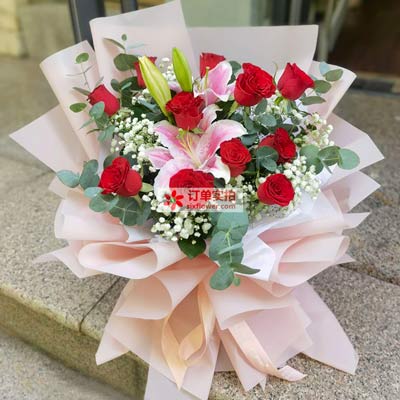 株洲11朵红玫瑰百合，全世界里只有一个你